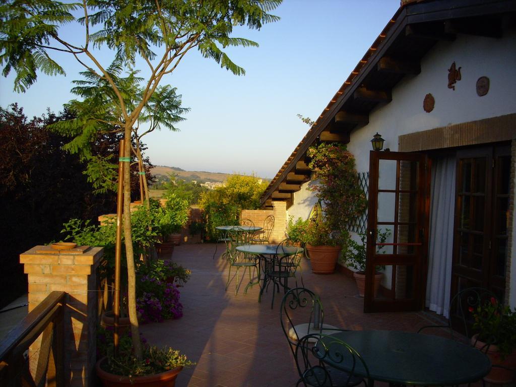 Вилла Country Relais I Due Laghi Ангвиллара-Сабация Экстерьер фото