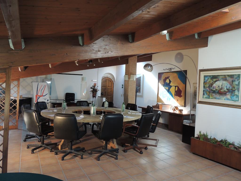 Вилла Country Relais I Due Laghi Ангвиллара-Сабация Экстерьер фото